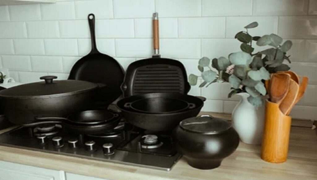 What Are Cast Iron Pots and Pans?