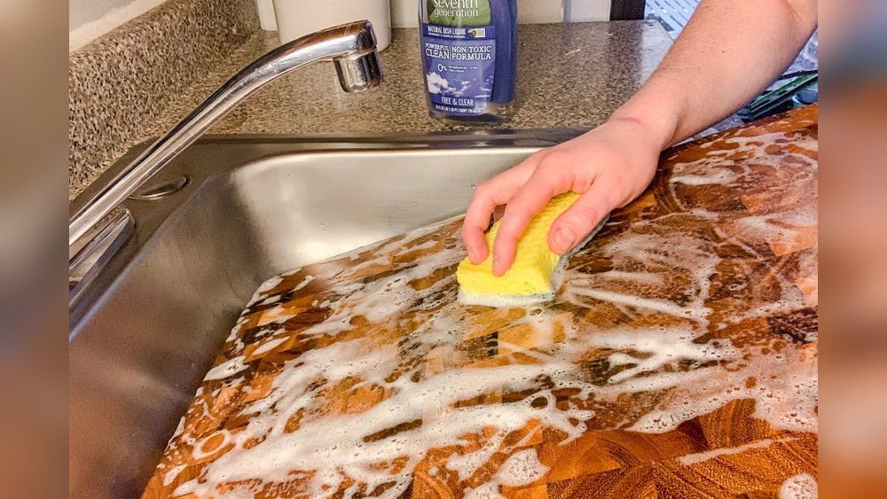 How to Clean a Wood Cutting Board: Easy Tips for a Fresh, Safe Surface